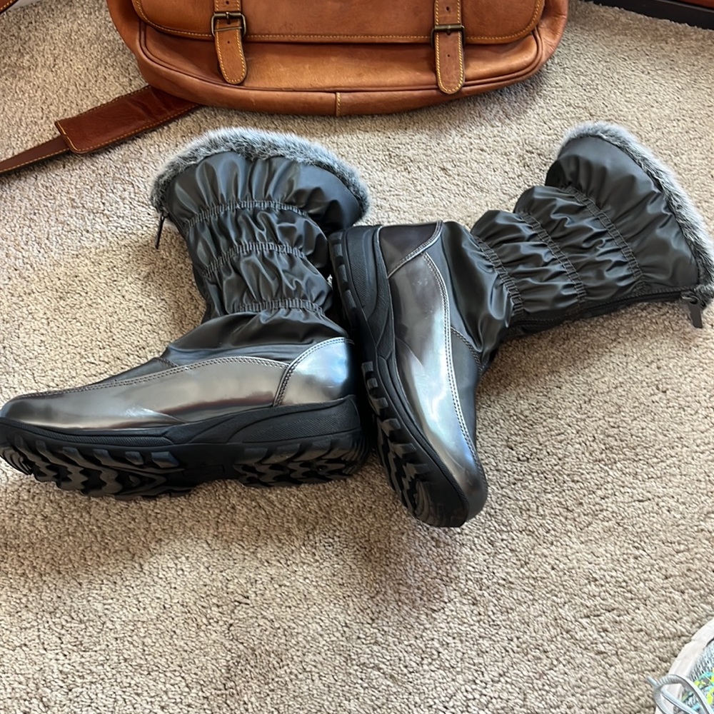 Totes Boots - image 2